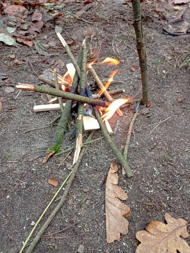 Feuer machen ohne Grillanzünder